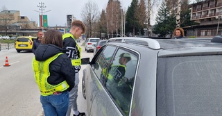 Ученици от Смолян при симулация на съдебен казус за пътно нарушение