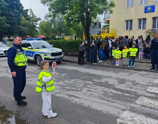 Урок по пътна безопасност с деца от Костенец