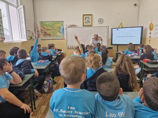 Ученици от Костинброд преминаха обучение за реагиране при извънредни ситуации