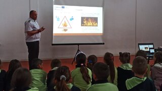 Първокласници от Елин Пелин преминаха обучение за действия при възникване на извънредни ситуации