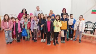 Първокласници от Елин Пелин преминаха обучение за действия при възникване на извънредни ситуации