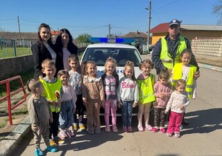 Поредицата от образователни беседи с май-малките участници в пътното движение продължава