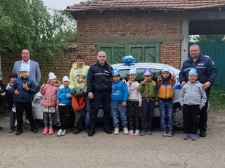 Продължава активната превантивна дейност на полицейските служители от РУ Ловеч за повишаване на пътната безопасност на децата