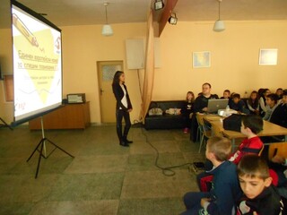 Куклен спектакъл и презентации за 112 в София, Благоевград, Перник и Кюстендил