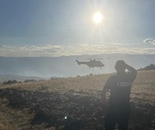 Министър Даниел Митов: Благодаря на всички 180 човека, които и в момента гасят пожара при Струмяни
