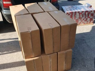 Задържаха мъж с 8 300 кутии цигари без бандерол в автомобил, пристигащ от Гърция