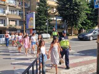 До училище пеша!