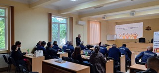Полицейски служители от три Районни управления проведоха работни срещи по проблемите на домашното насилие