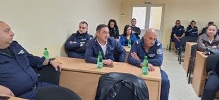 Полицейски служители от три Районни управления проведоха работни срещи по проблемите на домашното насилие
