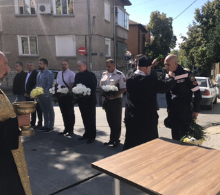 Старши комисар Георги Кандев положи цветя на паметната плоча на полковник Кирил Чамишки