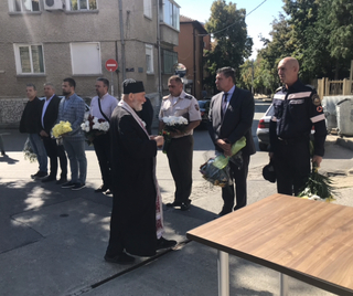 Старши комисар Георги Кандев положи цветя на паметната плоча на полковник Кирил Чамишки