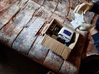 Седем мъже, съпричастни към телефонни измами в България и Гърция, са задържани в България и Чехия