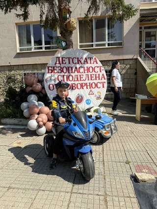 “Безопасността не е случайност. Работи със сърце и разум“.