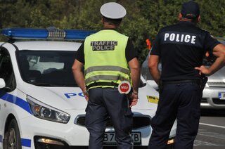 Над 700 полицейски екипа обезпечават безопасността по пътищата в страната