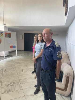 Кметът на Община Дупница Първан Дангов откри изложбата „С очите си видях бедата “