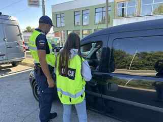 Ученици с призив към водачите на превозни средства за повишено внимание при шофиране