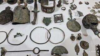 Служители от Участък - Вълчедръм при РУ - Лом иззеха културно-исторически ценности от частен дом в с. Бъзовец, общ. Вълчедръм
