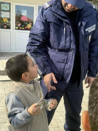 Полицейски служители от участъка на полицията в Хитрино проведоха тематични обучения по безопасност на движение