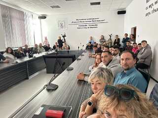 ОДМВР- Шумен с учебен филм за евакуация от сграда при криза със стрелец