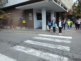 Със съвместна инициатива „Пресичаме безопасно“ ОДМВР-Шумен  и ученици  отбелязаха 18- септември, определен от ROADPOL за Ден без жертви на пътя