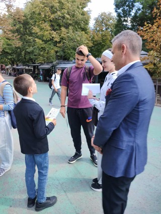 Със съвместна инициатива „Пресичаме безопасно“ ОДМВР-Шумен  и ученици  отбелязаха 18- септември, определен от ROADPOL за Ден без жертви на пътя