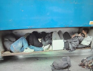 Гранични полицаи задържаха укрити в камион китайци, задържан е и шофьорът