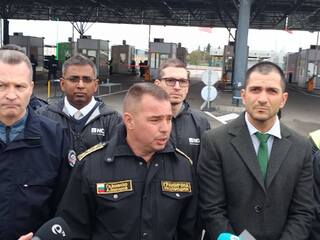 Специализирана международна полицейска операция за неутрализиране на незаконните потоци на хора и стоки се провежда на няколко гранични пункта в страната