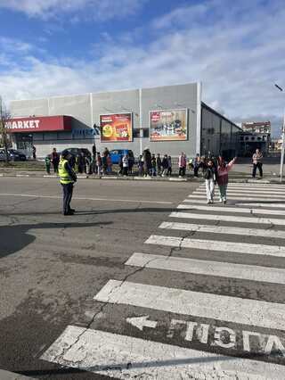 Първокласници от Самоков се упражняваха в безопасно пресичане