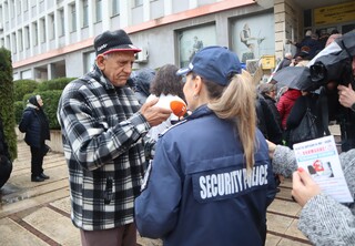 Десетки видински пенсионери получиха флаери-календари с препоръки как да реагират при опити да бъдат измамени по телефона