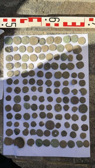 Гранични полицаи от ГПУ-Силистра разкриха голямо количество културно-исторически ценности в частен дом