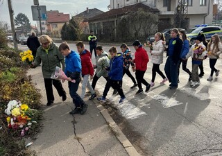 Паметта на загиналите на пътя почетоха и деца от Костинброд