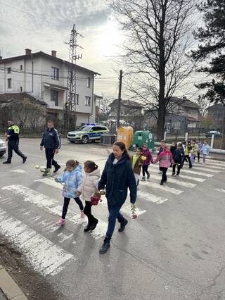 Паметта на загиналите на пътя почетоха и деца от Костинброд