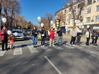 Ученици и ръководни служители от ГД „Национална полиция“ почетоха в Кърджали паметта на загиналите в пътнотранспортни произшествия