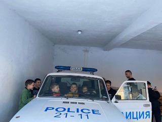 Ученици от ОУ „Никола Йонков Вапцаров“ – Мадан гостуваха в Районното управление в града