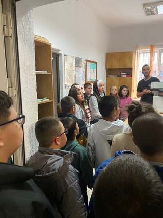 Ученици от ОУ „Никола Йонков Вапцаров“ – Мадан гостуваха в Районното управление в града