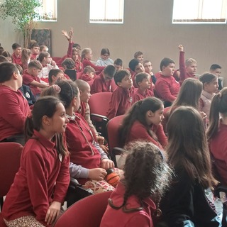 Около 100 четвъртокласници от основно училище в Търговище разговаряха с инспектори от “Пътна полиция“ за правилата за безопасно поведение на пътя