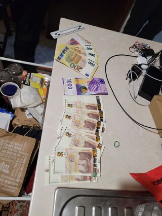 Служители на Седмо РУ-СДВР задържаха 23-годишен младеж с различни наркотици