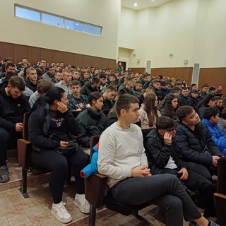За кибертормоза, фишинга и пазаруването онлайн разговаряха експерти от дирекция „Киберпрестъпност“ в ГДБОП и над 350 дванадесетокласници от областта