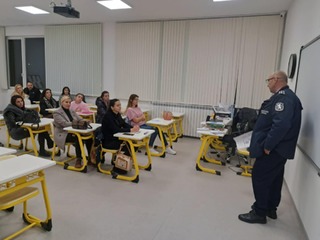Среща за пътна безопасност с родители на третокласници в ОУ „Св. Иван Рилски“ – Перник