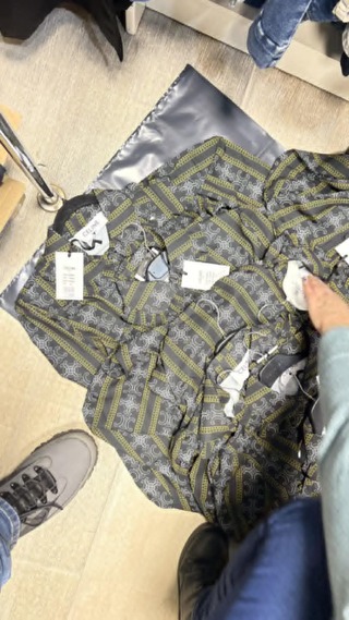 Полицаи иззеха близо 130 артикула на известни търговски марки, разпространявани неправомерно