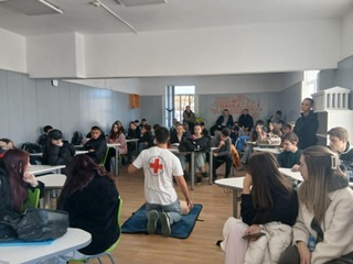 Полицаи и доброволци от БЧК проведоха обучително занятие по първа помощ в ГПЧЕ „Симеон Радев“ – Перник