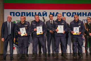 Министър Даниел  Митов:  Днес отдаваме заслуженото на мъжете и жените в униформа, които защитават стабилността и ни дават поводи за гордост