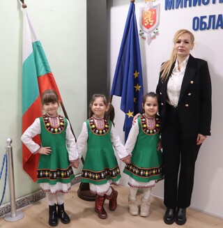 Видинските полицаи посрещнаха добри гости коледари