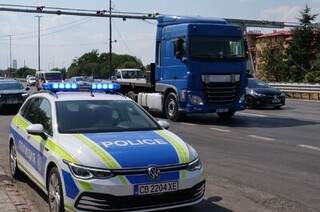 Засилен контрол и ограничения по пътищата около коледно-новогодишните празници