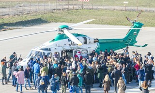 Дядо Коледа и Снежанка пристигнаха с хеликоптер на „Гранична полиция“
