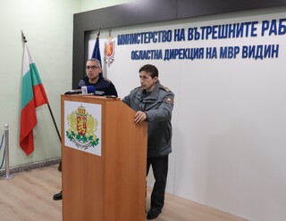Полицаите и пожарникарите предприемат мерки за осигуряване на обществения ред, пътната и пожарна безопасност в региона по време на коледните и новогодишни празници