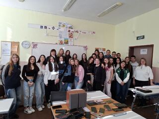 Експерти ГДНП и Института по психология към МВР обучават тийнейджъри как да разпознават къде е границата, след която взаимоотношенията се превръщат  в токсични