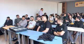 Началникът на РУ-Правец обсъди с гимназисти вредата от употребата на наркотици