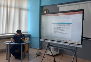 Началникът на РУ-Правец обсъди с гимназисти вредата от употребата на наркотици