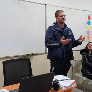 Инспектор от „Пътна полиция“ и родители обсъдиха темата за безопасността на пътя на децата им